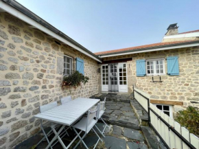 Gîte familial avec terrasse proche châteaux, lac, et parcours aventure - FR-1-582-174